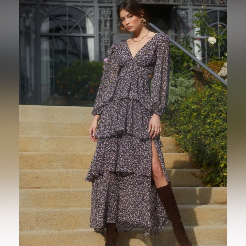 Astr the label Anora Floral Tiered Maxi Dress Backless NWT Size M Wedding Guest